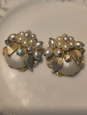 Vtg Unsigned Gold Tone Pearl Cluster Clip On Earrings AB Rhinestines